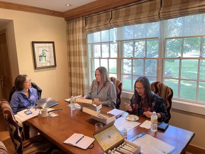 Kim Kurata (left) speaks with Shari’s purchasing and marketing representatives regarding California avocado seasonality and menu promotion opportunities.